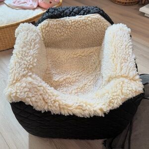 Snoozer Pet Car Seat + Extra Cover and Cushion